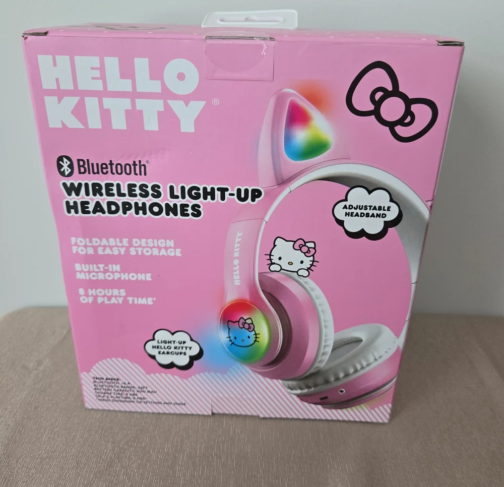 Hello Kitty Bluetooth Wireless Light-Up Headphones Pink LED Cat Ear Headset - Picture 3 of 10